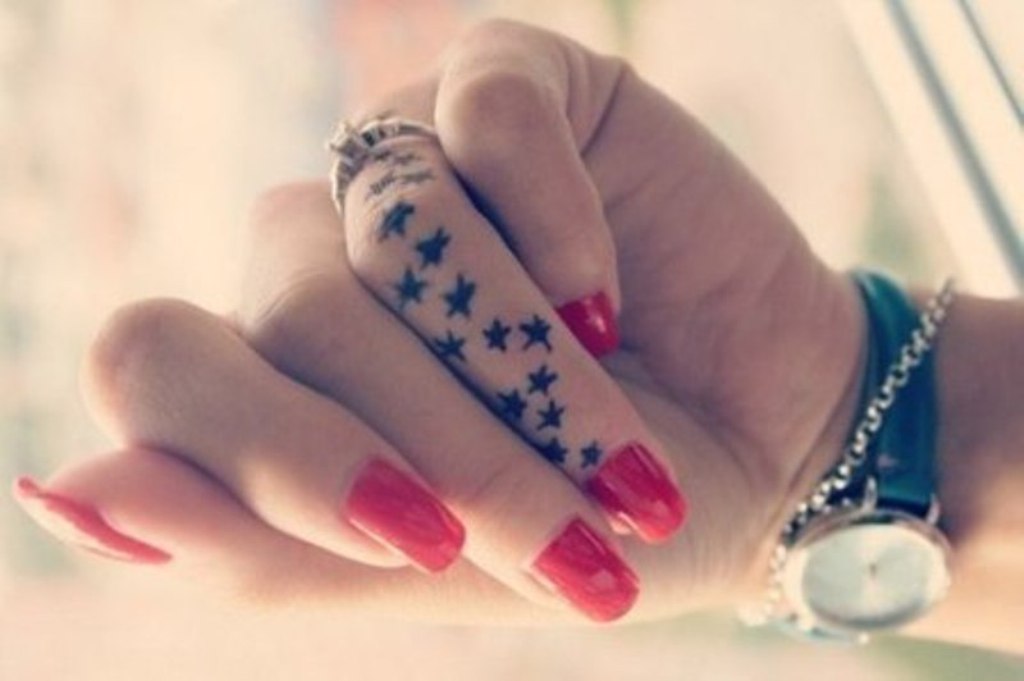 23 Stars Tattoos Designs For Your Fingers