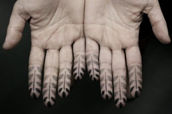 23 Wonderful Geometric Tattoos Designs On Fingers
