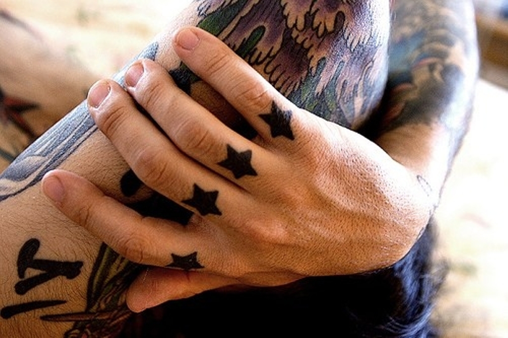 star tattoos on fingers