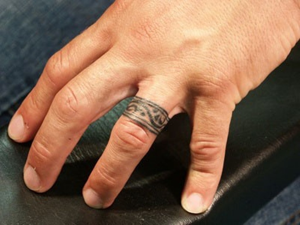 fout Boost Demonteer 34 Wedding Finger Tattoos