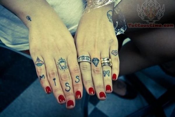 Elegant Finger Tattoo