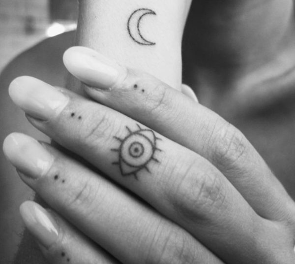 Eye Tattoo Design On Finger