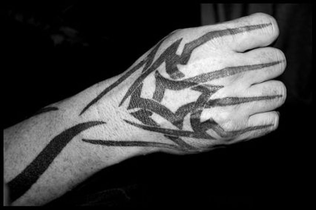 simple tribal hand tattoo