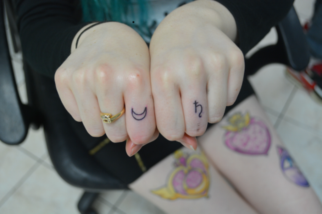 43 Unique Fingers Tattoos.