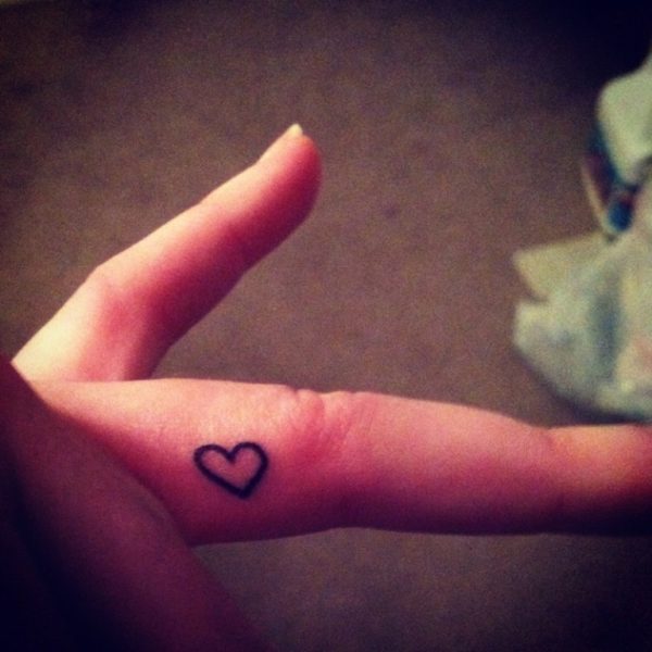 Nice Heart Tattoo On Finger