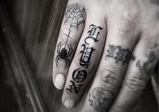 24 Stylish Letters Tattoos Deigns For Fingers