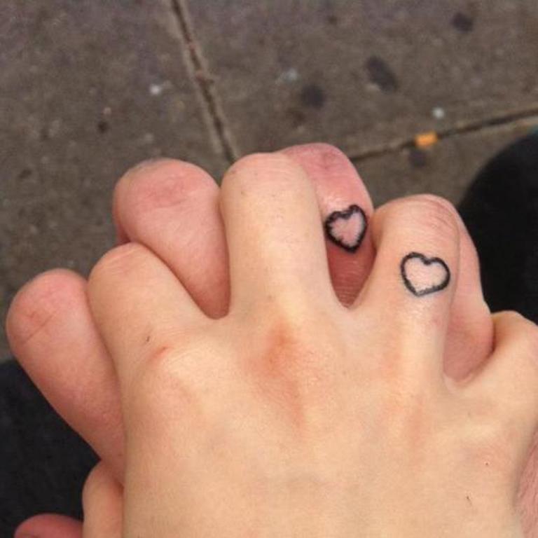 59 Attractive Heart Tattoos On Fingers.