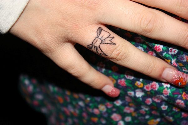 Attractive Bow Finger Tattoo