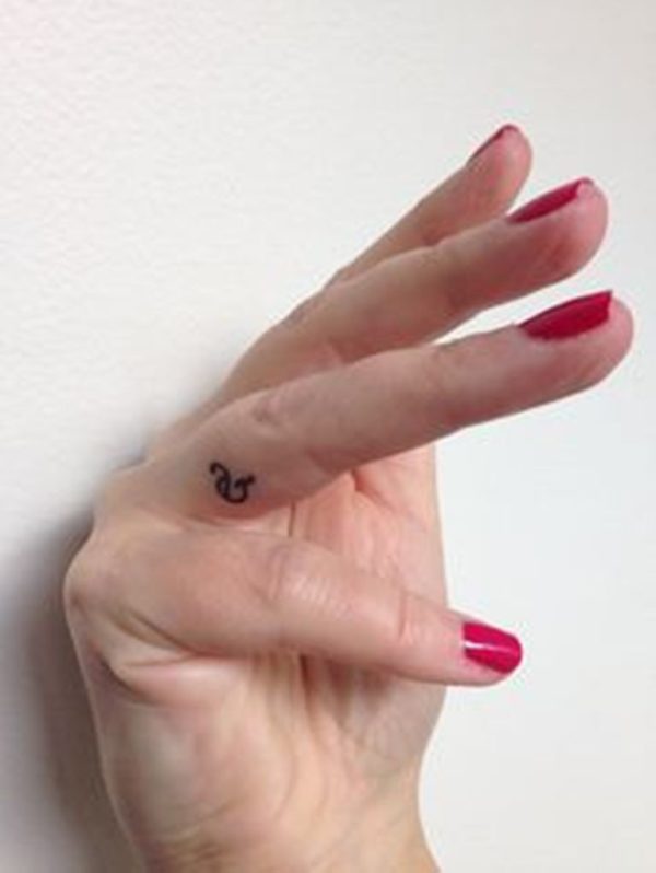 Nice Ampersand Finger Tattoo